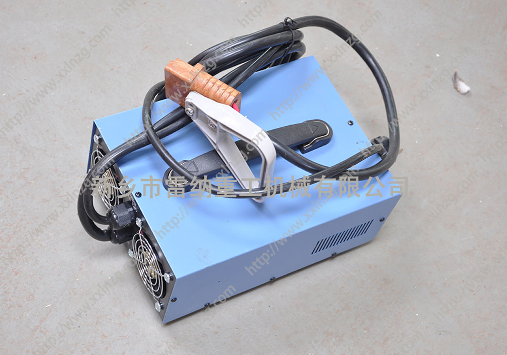 自動(dòng)充電機